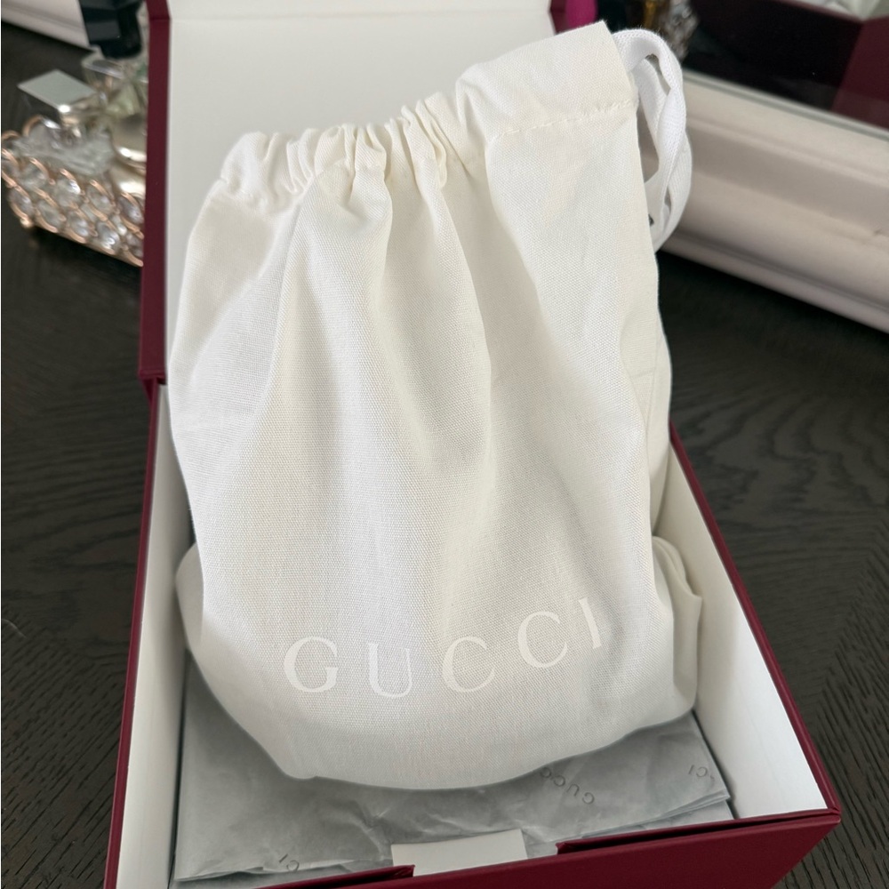 Gucci Women's Black Belt with Gold GG Buckle - Picture 3 of 4